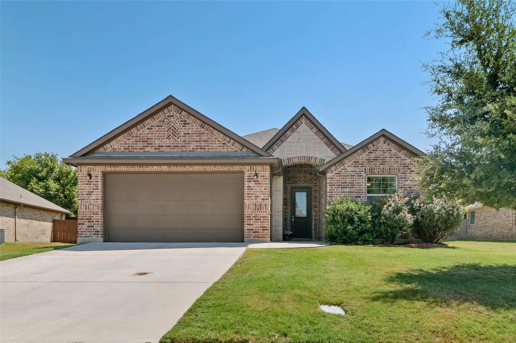 10 Pleasant Valley, Sanger