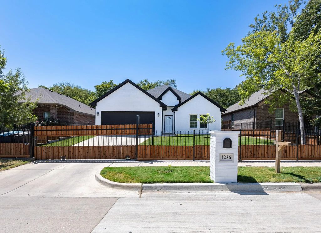 1236 E Fogg Street, Fort Worth