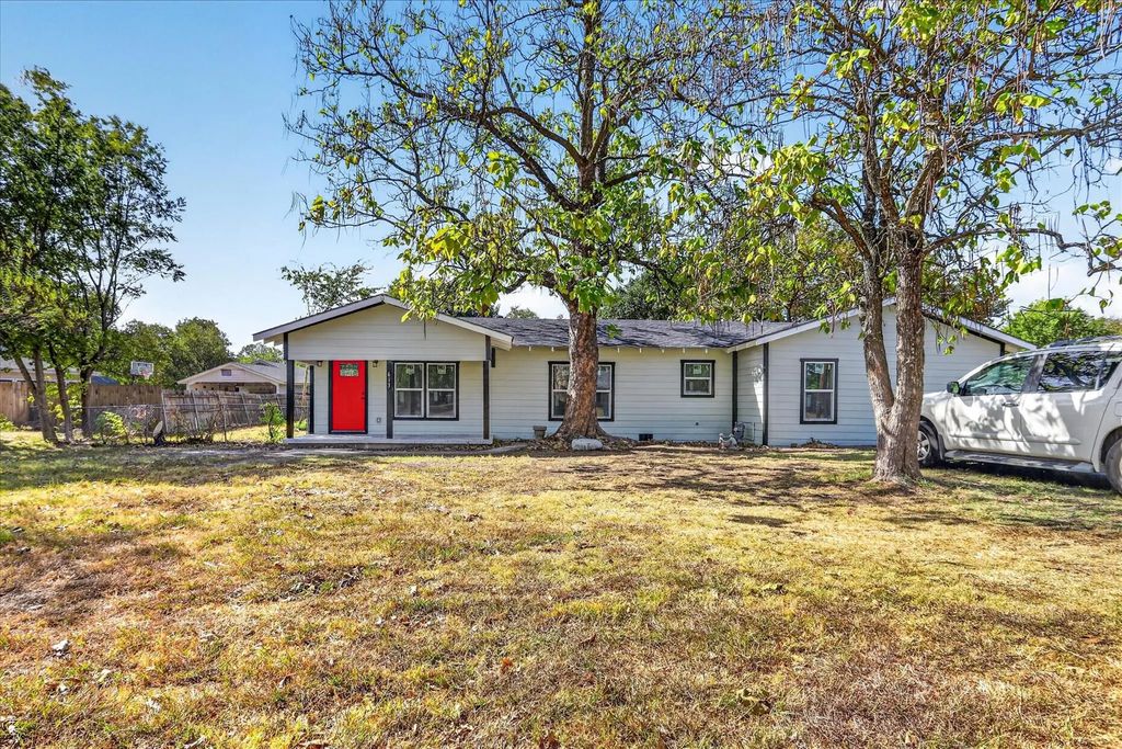 613 W Main Street, Crowley