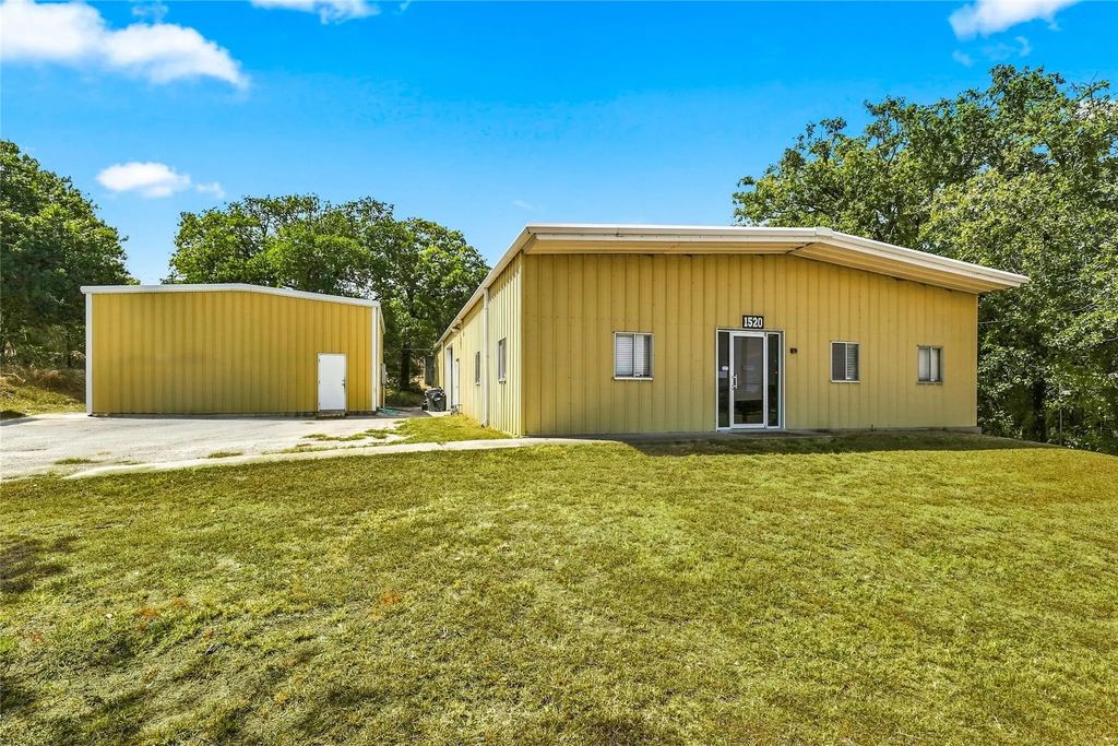 1520 Southeast Parkway, Azle