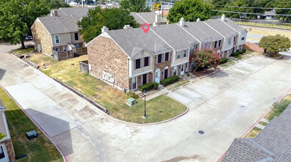 621 Carriagehouse Lane 8f, Garland