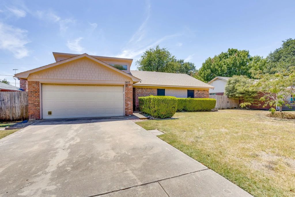 1417 Hall Drive, Crowley
