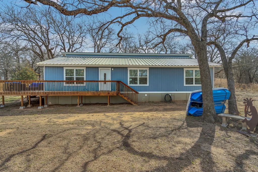 217 Comanche Trail, Nocona