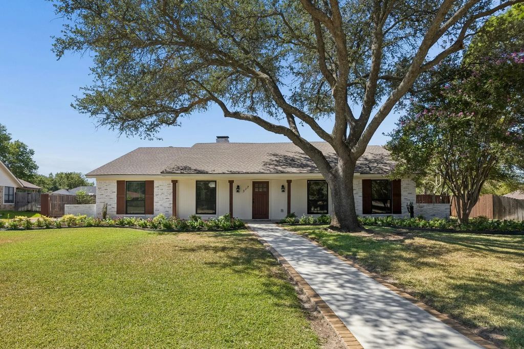 317 Pebble Knoll, Highland Village