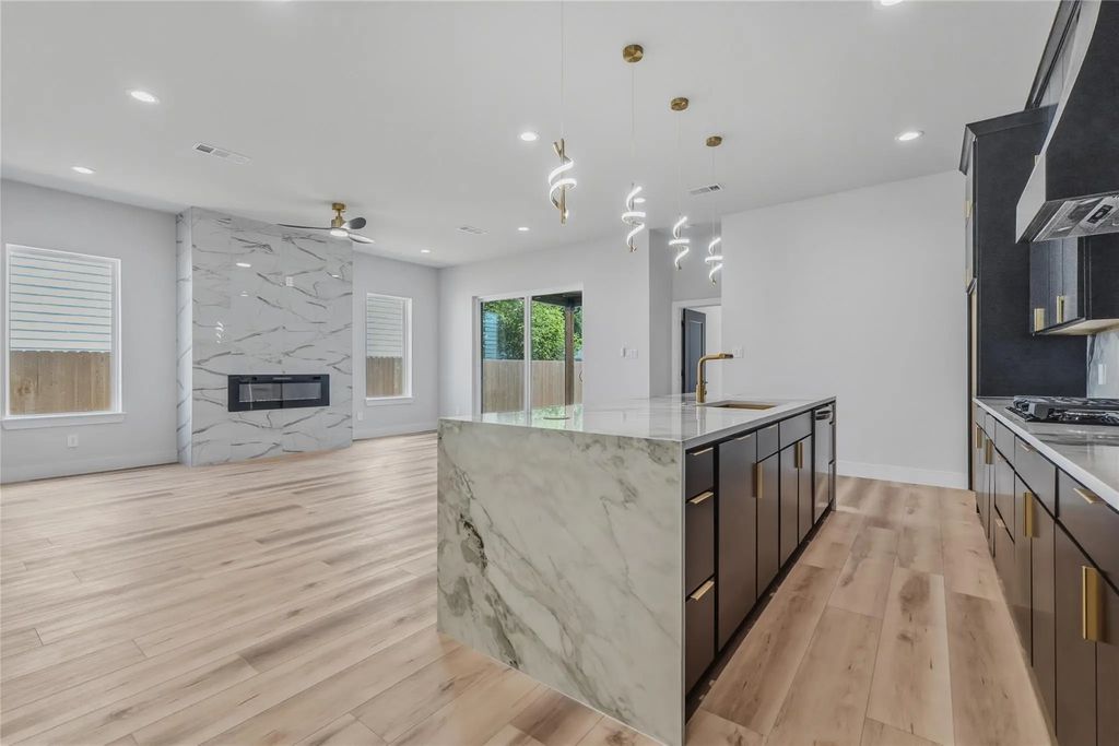 3914 Harlingen Street, Dallas