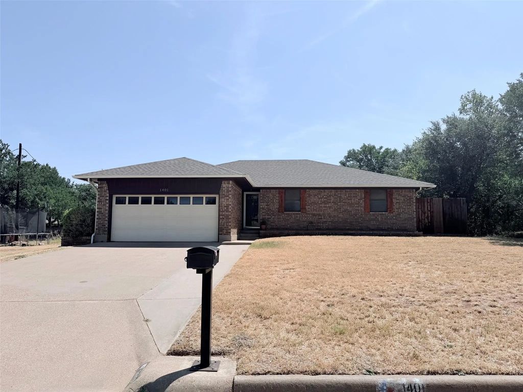 1401 Preston Trail Court, Graham