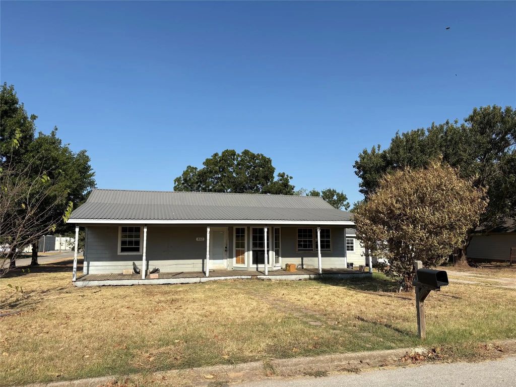 412 10th Street, Nocona