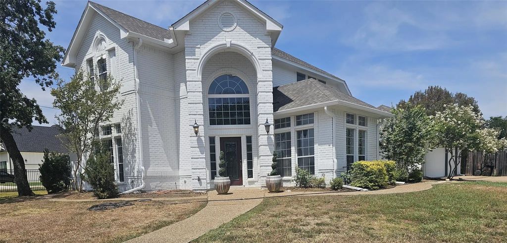 1601 Village Trail, Keller