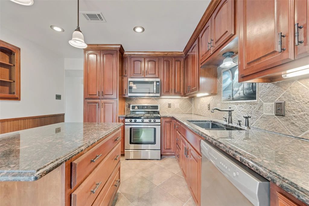 4612 Gleneagle Street, Mesquite