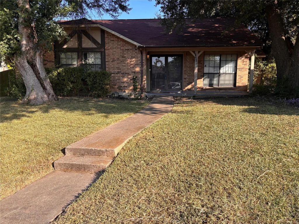7402 Red Osier Road, Dallas