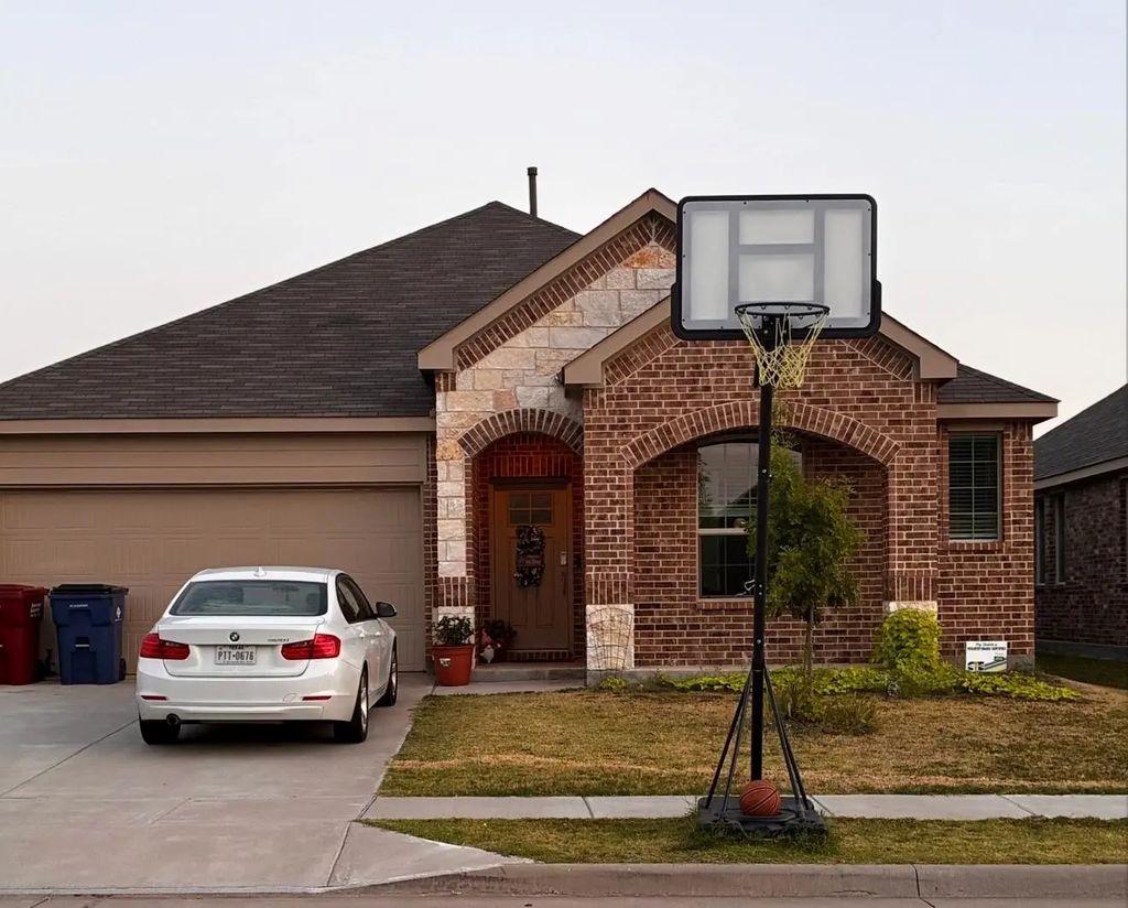 2114 Donker Drive, Royse City