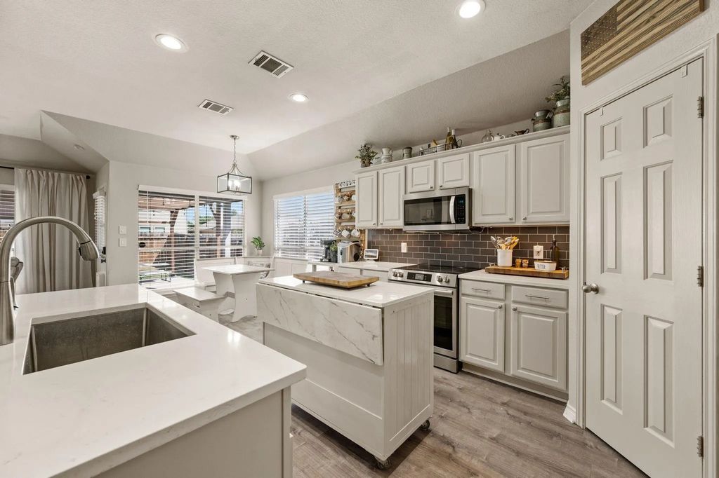 628 Poncho Lane, Fort Worth