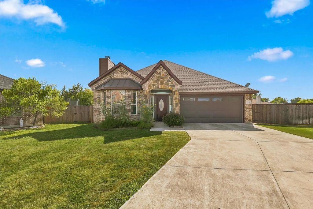 2010 Maxwell Court, Aubrey