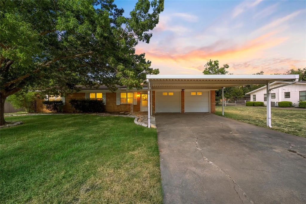 316 Cranbrook Drive, Woodway