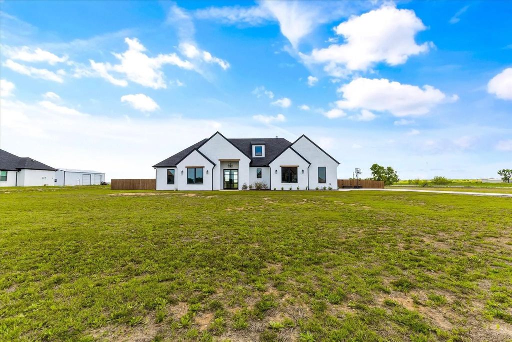 8410 County Road 301, Grandview