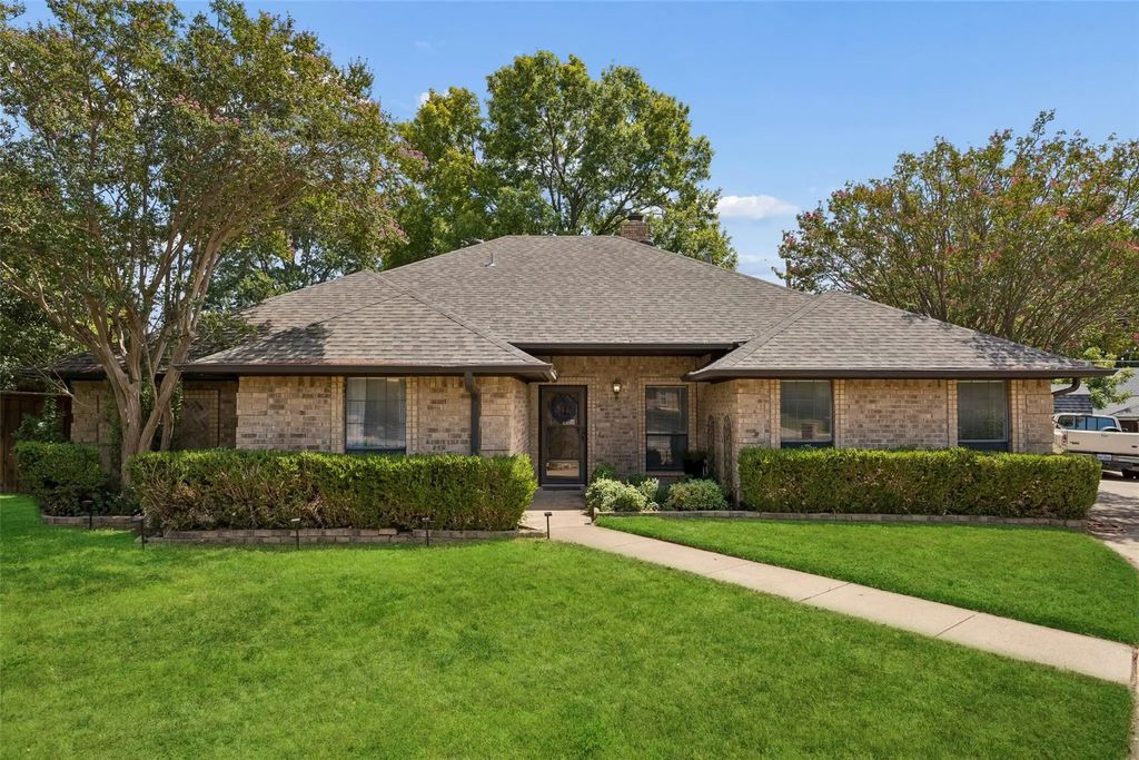 902 Briarcliff Court, Arlington