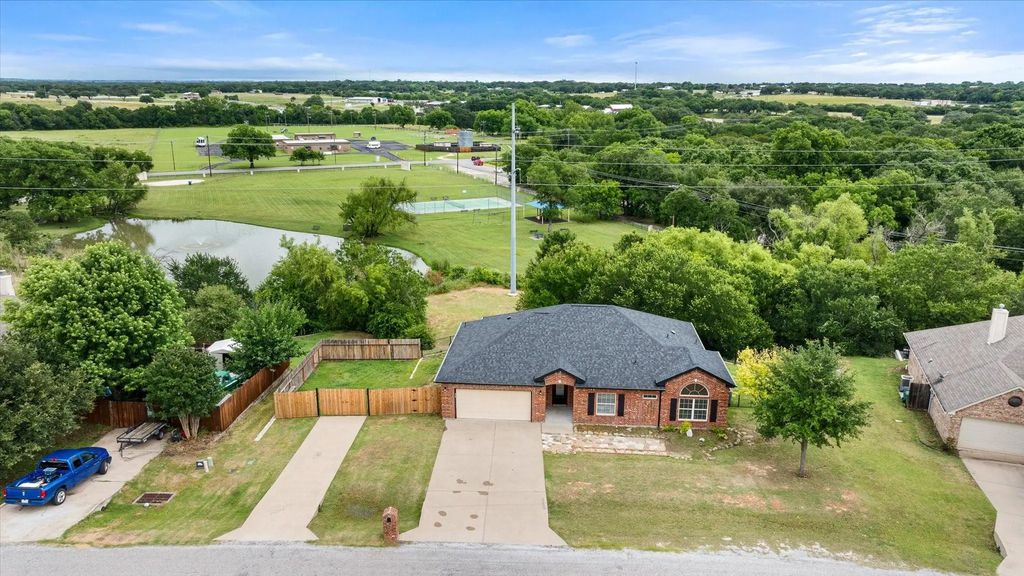 2935 Meandering Way, Granbury