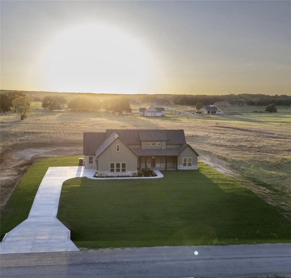 205 Sweetgrass Drive, Poolville
