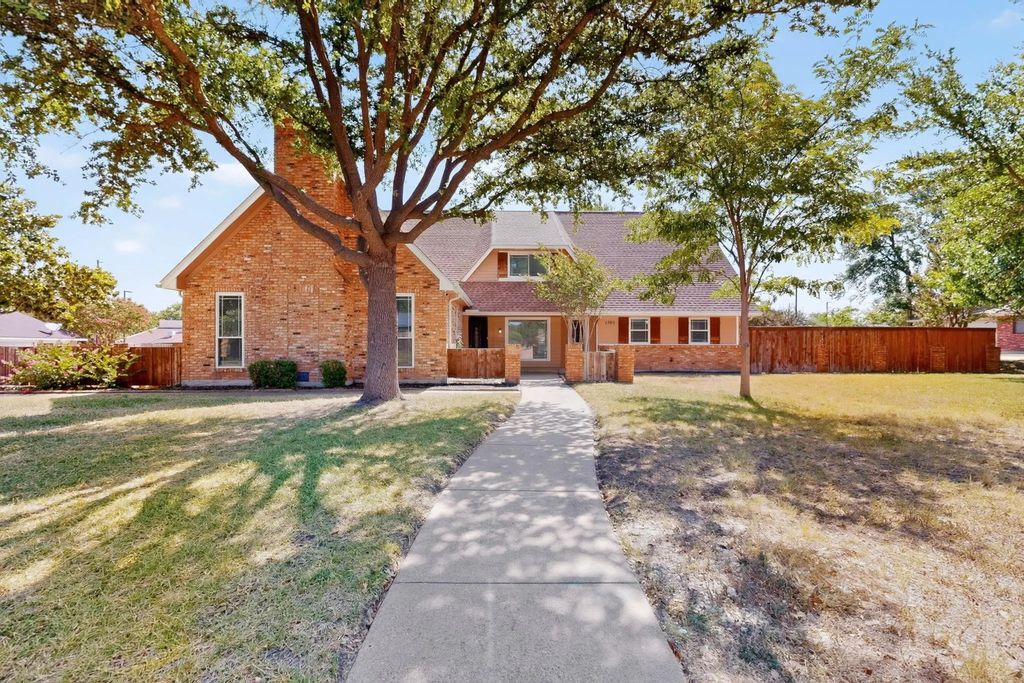 1380 Green Hills Court, Duncanville