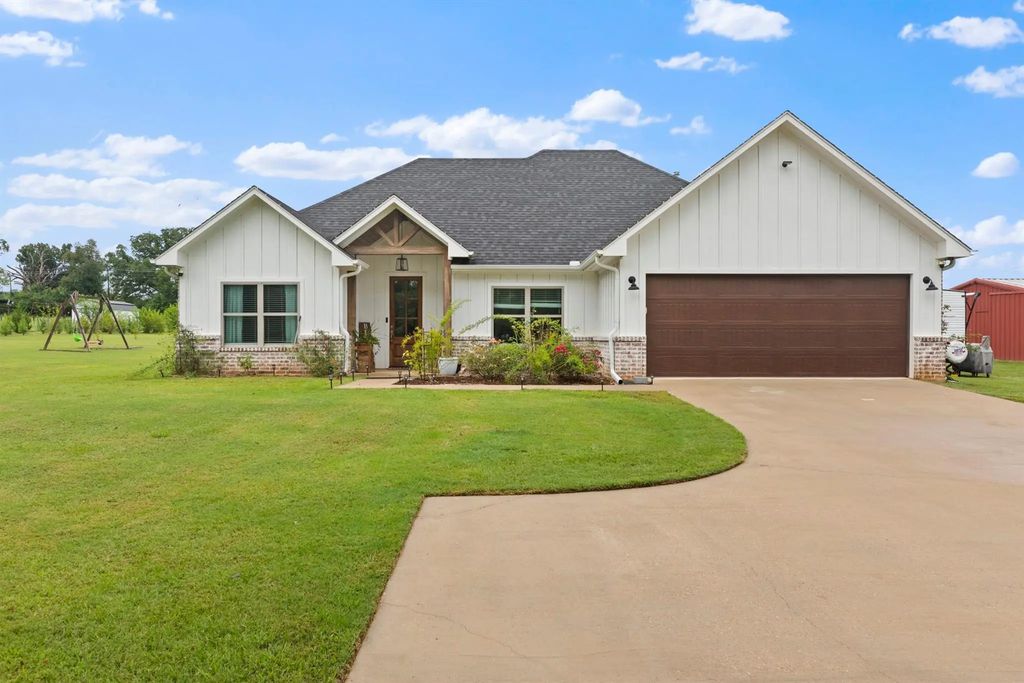22477 County Road 2166, Troup