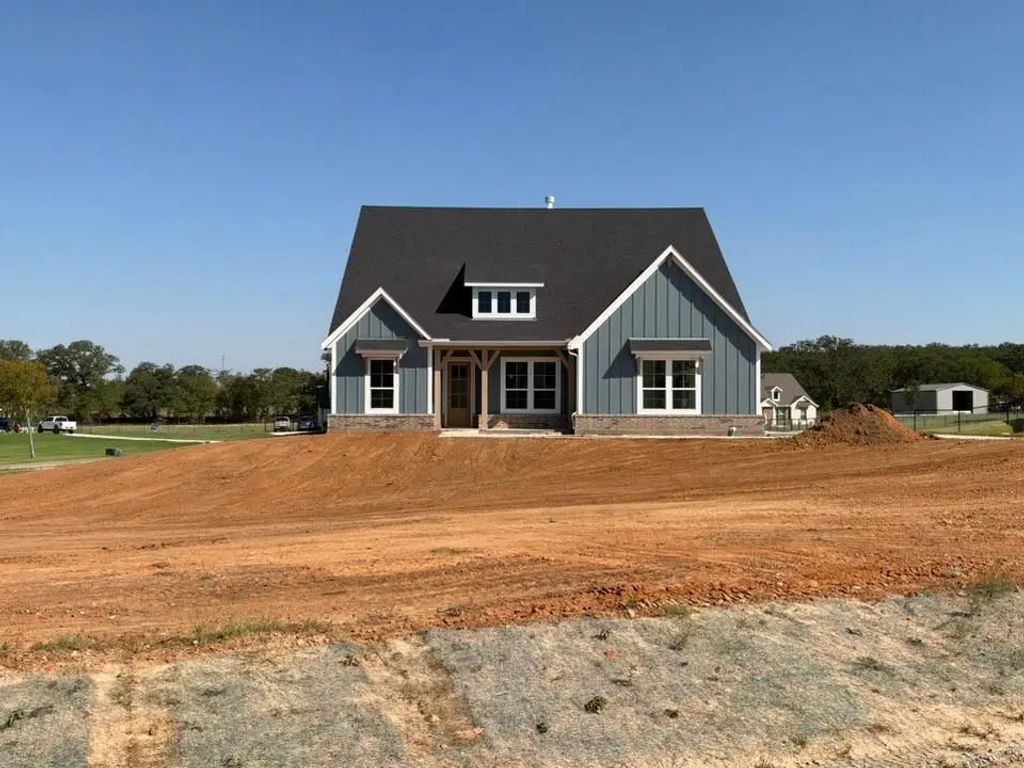601 Tay Tay Way, Springtown