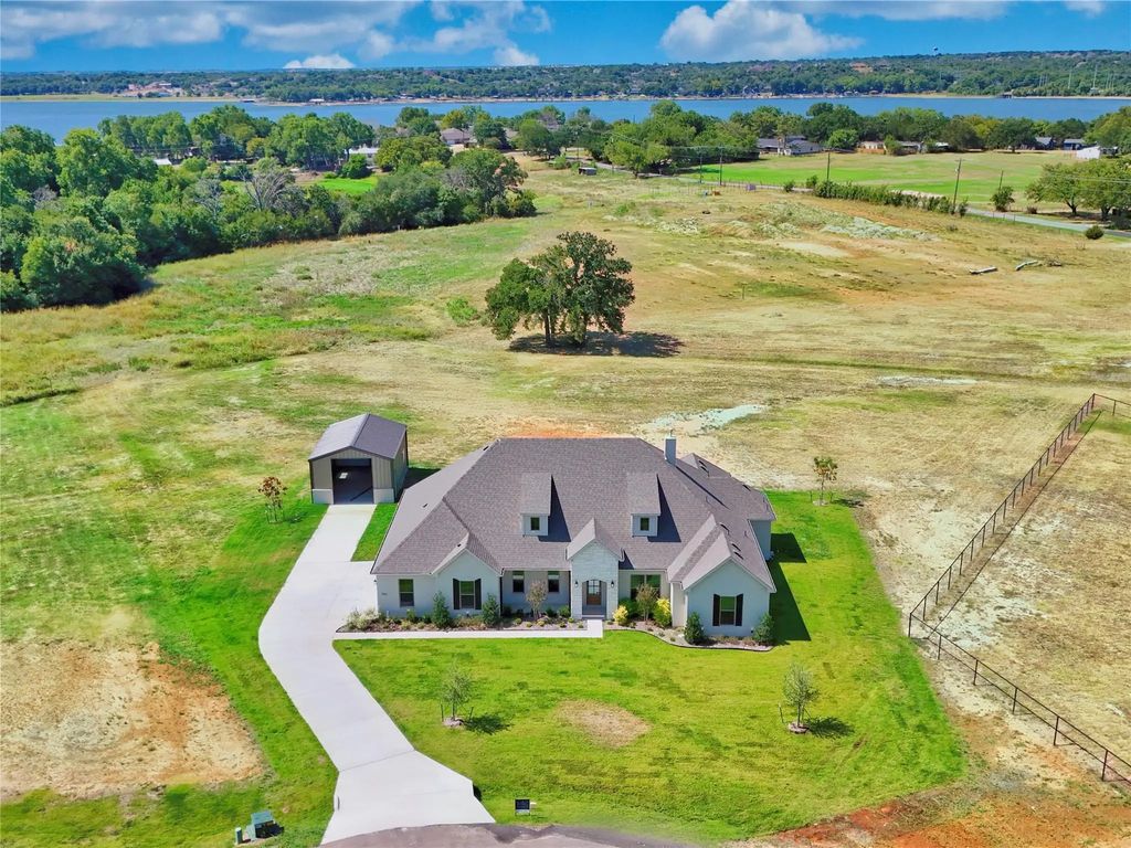 1016 Emery Court, Weatherford