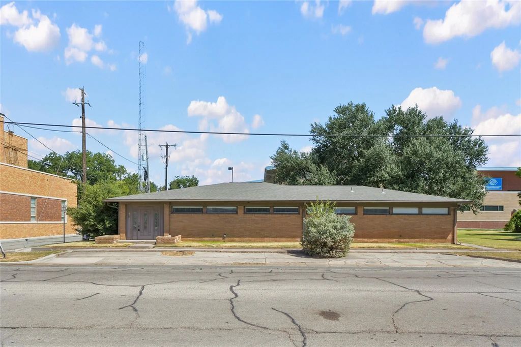 301 E Broadway Street, Gainesville