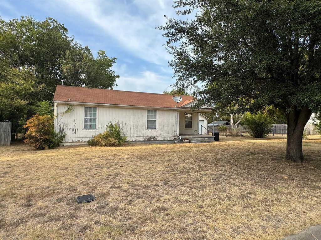 7704 Longfield Drive, White Settlement