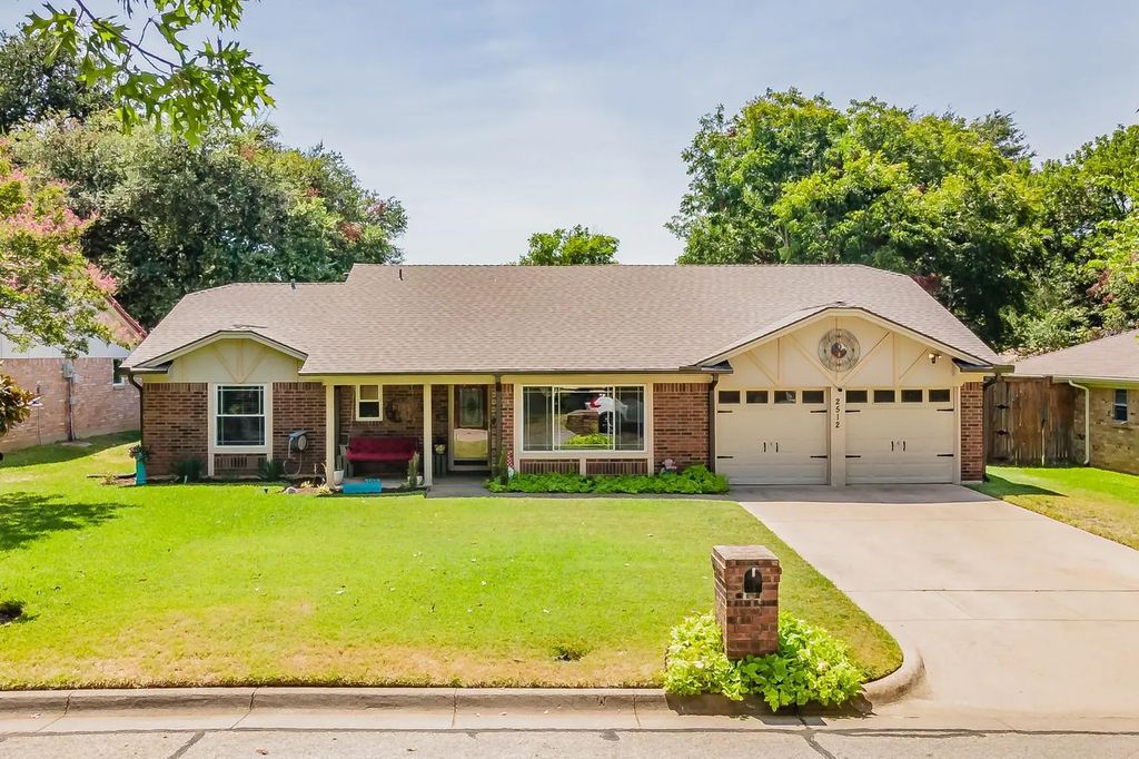 2512 Glassboro Circle, Arlington
