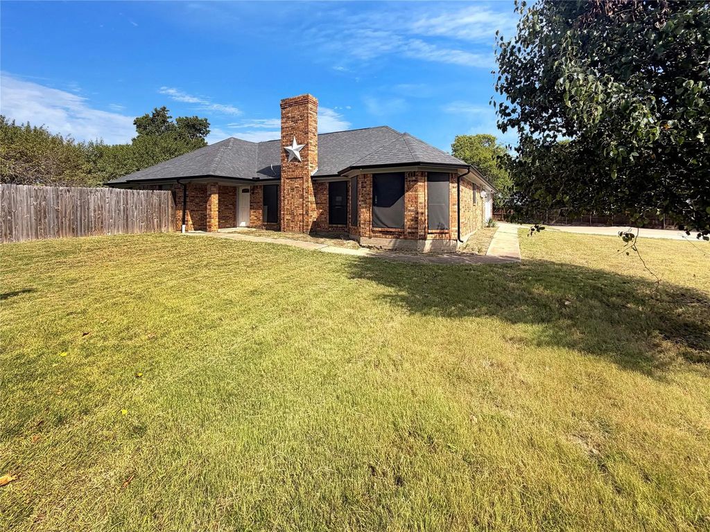 1106 N Atkins Drive, Celeste