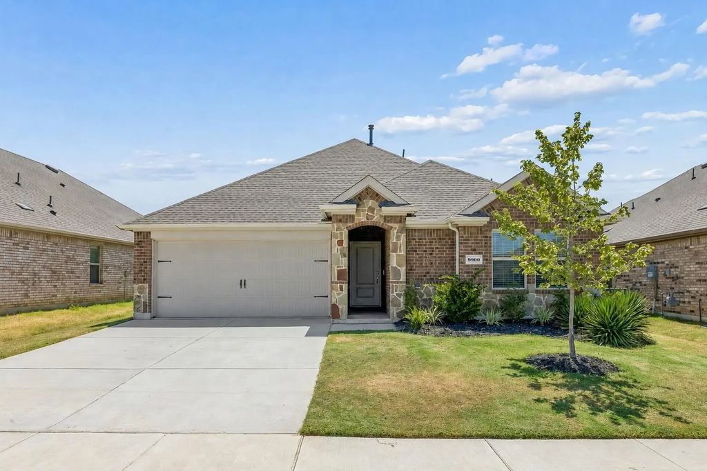 9900 Tinsley Street, Aubrey