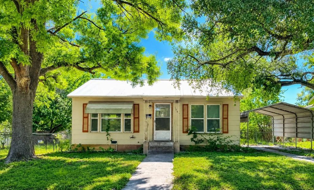 1805 S College, Brady