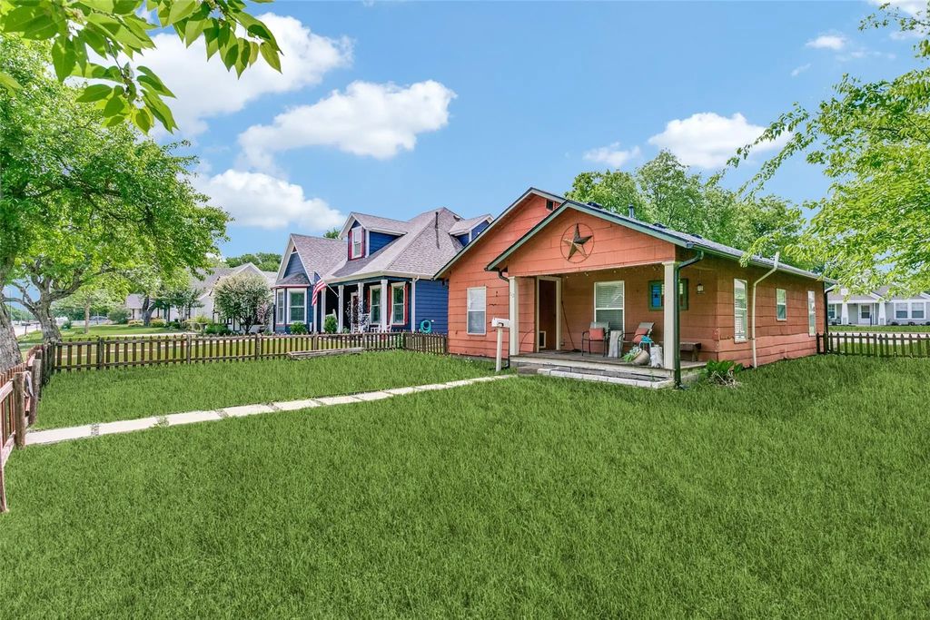 612 E Wall Street, Grapevine