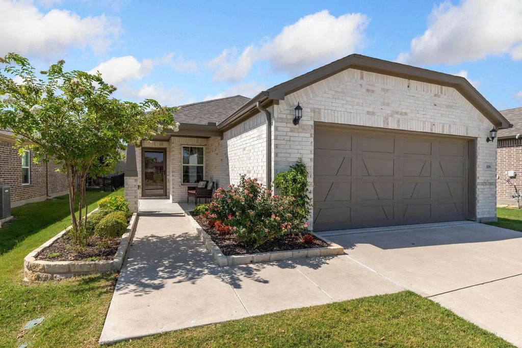 108 Sleepy Willow Lane, McKinney