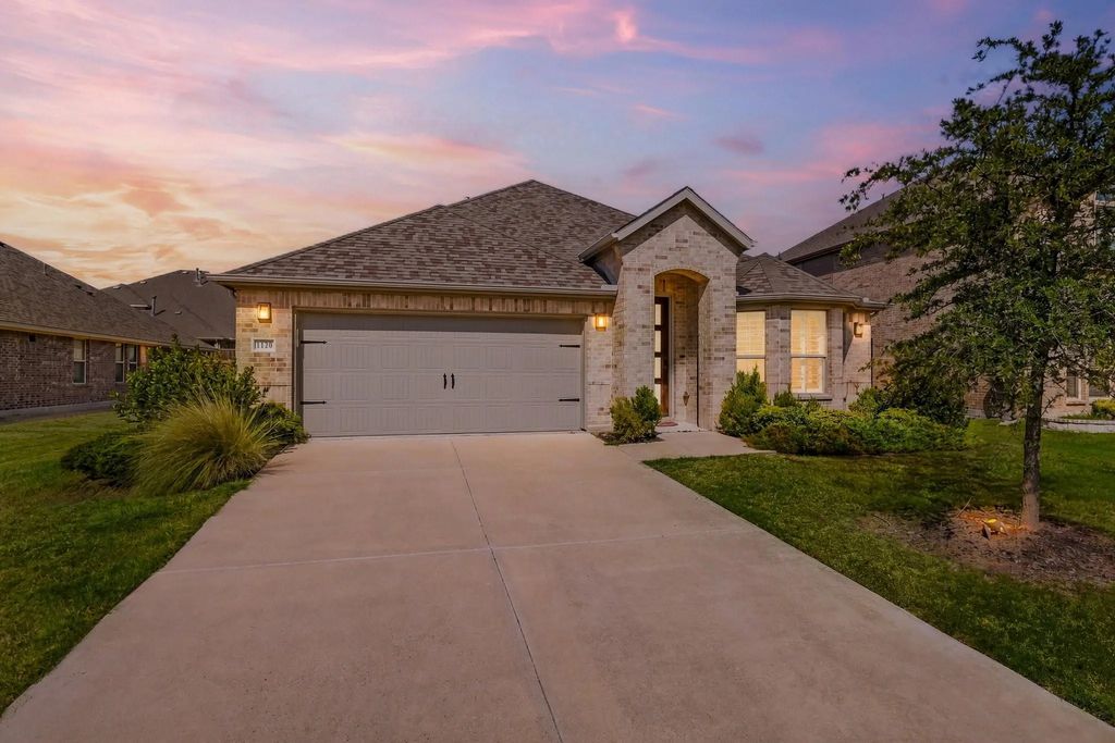 1120 Flamingo Road, Forney