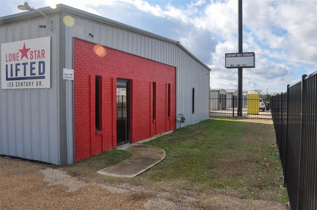 125 Century Drive, Cleburne