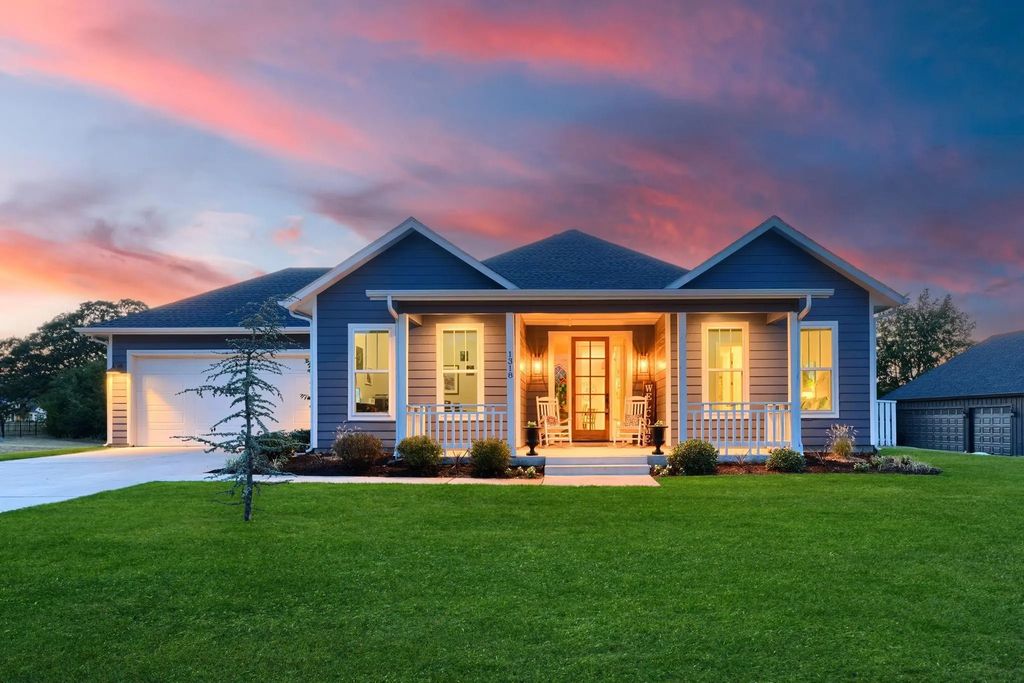 1318 Oak Trail, Quinlan