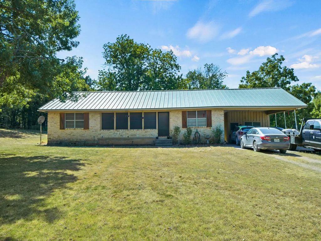 2045 County Road 113, Whitesboro