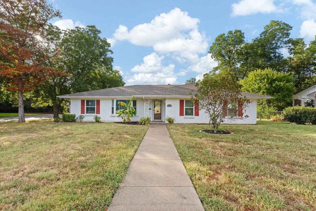 1227 Hilltop Drive, Cleburne