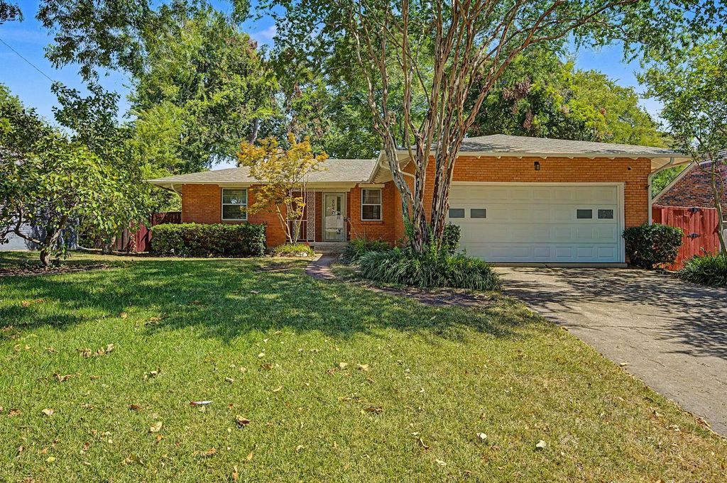 8046 Fall River Drive, Dallas