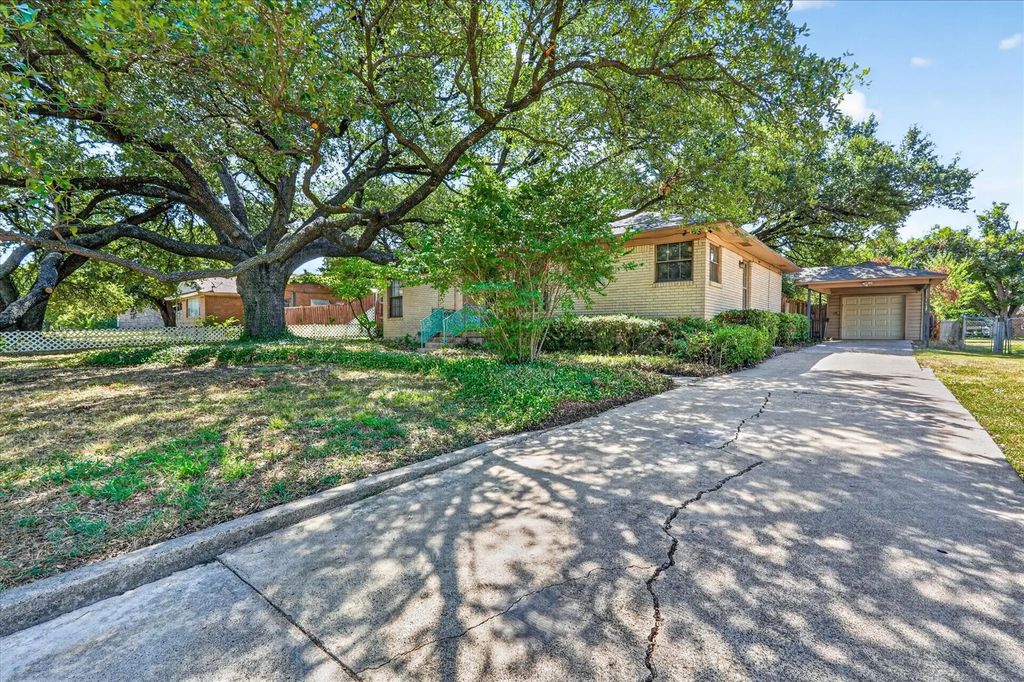 1516 Francis Street, Carrollton