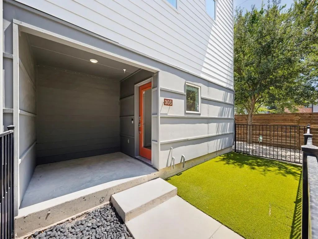 5020 Bryan Street 305, Dallas