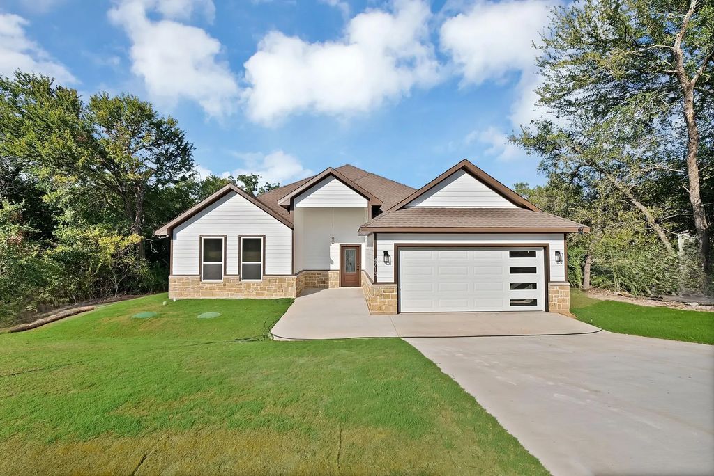 4713 Llano Street, Granbury