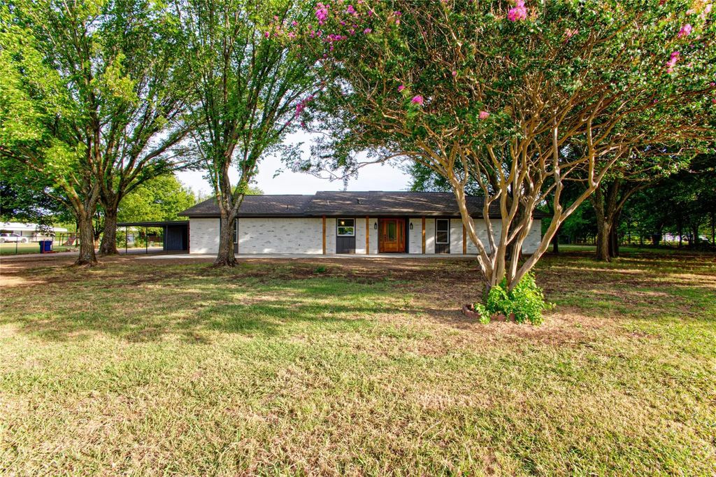 206 Americana Road, Palmer