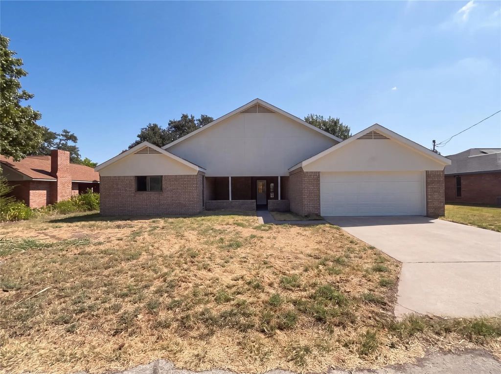 305 Rash Lane, Terrell