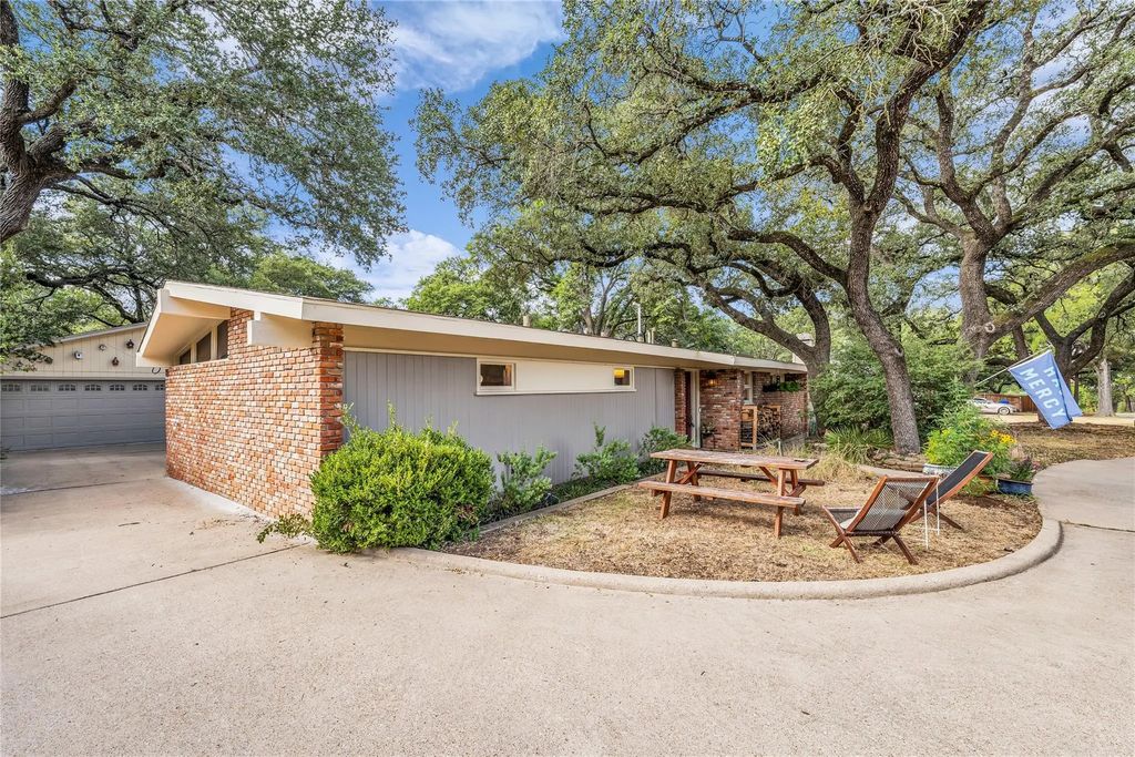2112 Gregory Lane, Waco