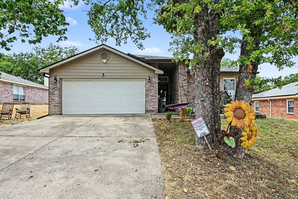321 Pecos Drive, Weatherford