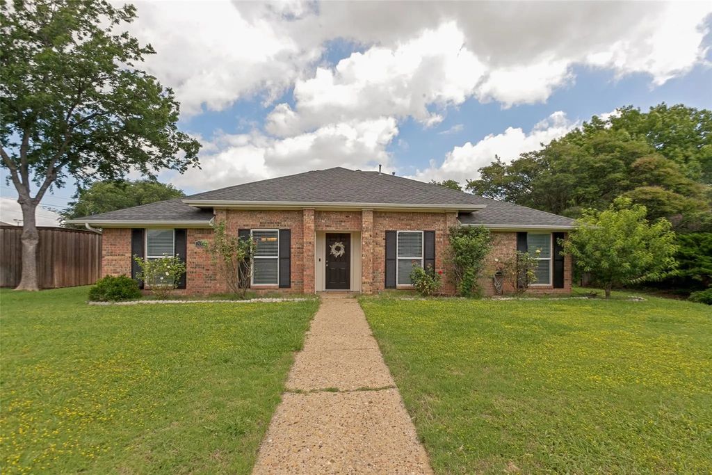 2013 Pleasant Valley Drive, Plano