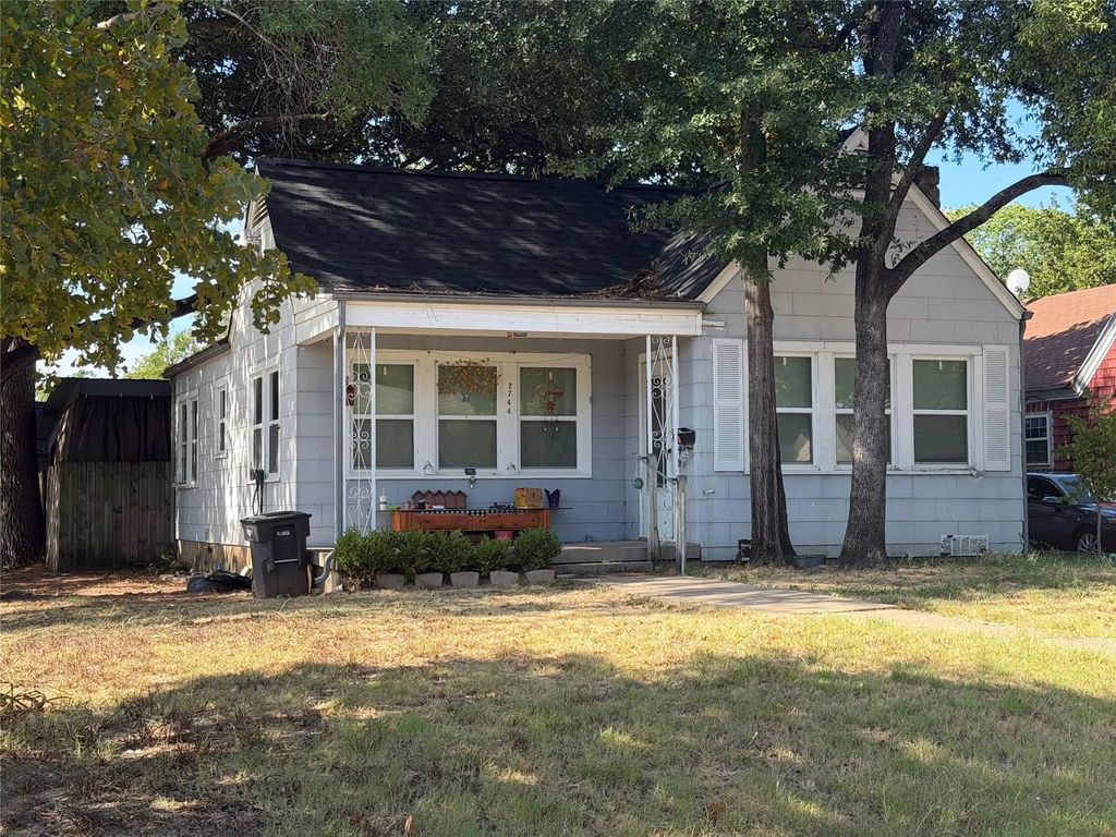 2744 Honeysuckle Avenue, Fort Worth