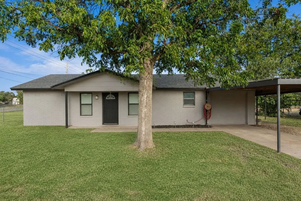 211 S Rose Street, Archer City